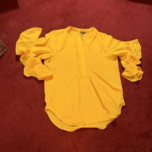 Beautiful Vince Camuto‎ Yellow 3/4 flutter sleeve size small